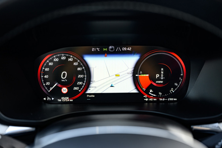 Volvo XC60 2.0 T8 Twin Engine AWD /Pano/R-Design/H&K