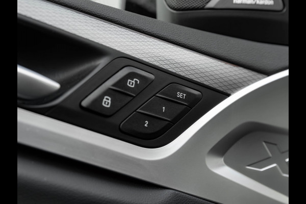 BMW X3 xDrive30i M-Sport - Pano - M-zetels - Trekhaak - Driving Ass Plus - Harman Kardon