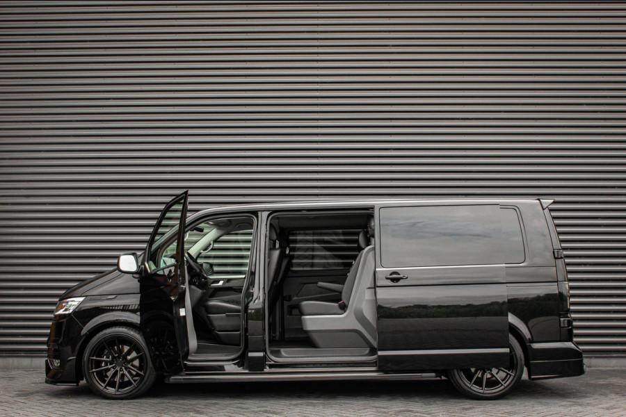 Volkswagen Transporter 2.0 TDI L2H1 204PK BULLI DC DUBBEL CABINE / LEIGHTONVANS BODYKIT / FULL OPTIONS / LEDER / FULL BLACK /APPLE
