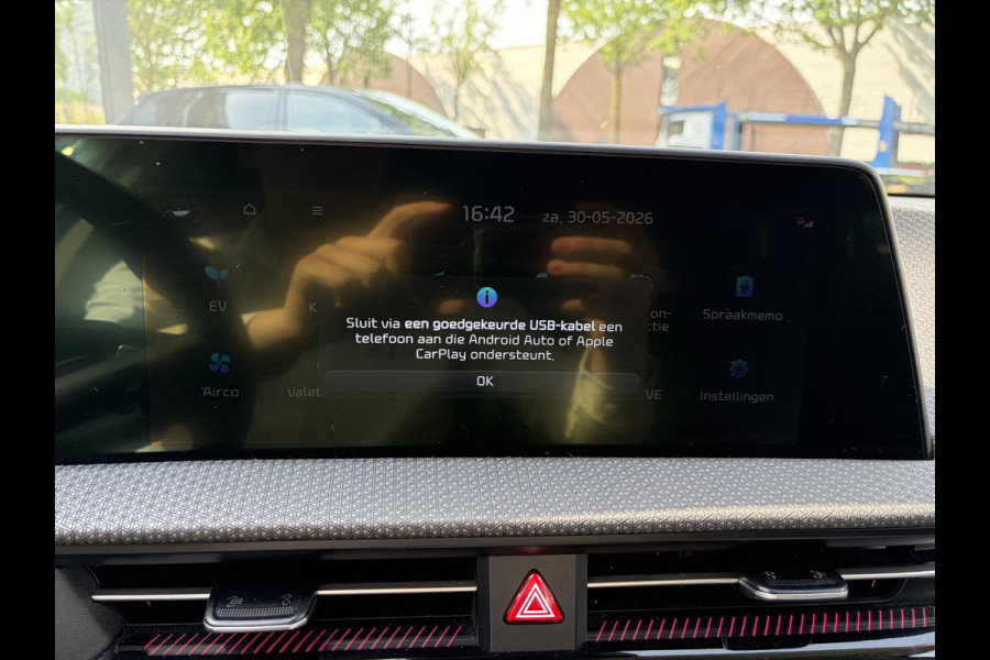 Kia Ev6 Plus 77.4 kWh VAN: 35.900,- VOOR: 32.877,- UW WKVOORDEEL: 3.023,- | SOH 100% | KIA DEALERONDERHOUDEN | MERIDIAN AUDIO | STOEL-, STUUR- & ACHTERBANKVERWARMING | STOELVERKOELING | ELEKTRISCHE KOFFERBAK | FABRIEKSGARANTIE TOT 12-2030