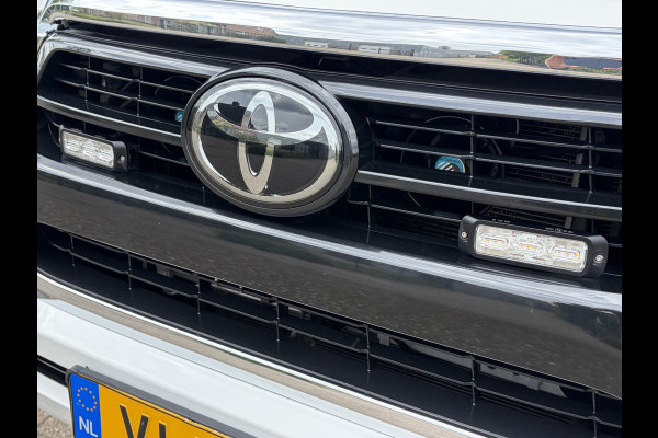Toyota Hilux 2.4 D-4D 150PK E6 Aut. 4WD Double Cab Professional -- Complete uitrusting / Fully equipped --