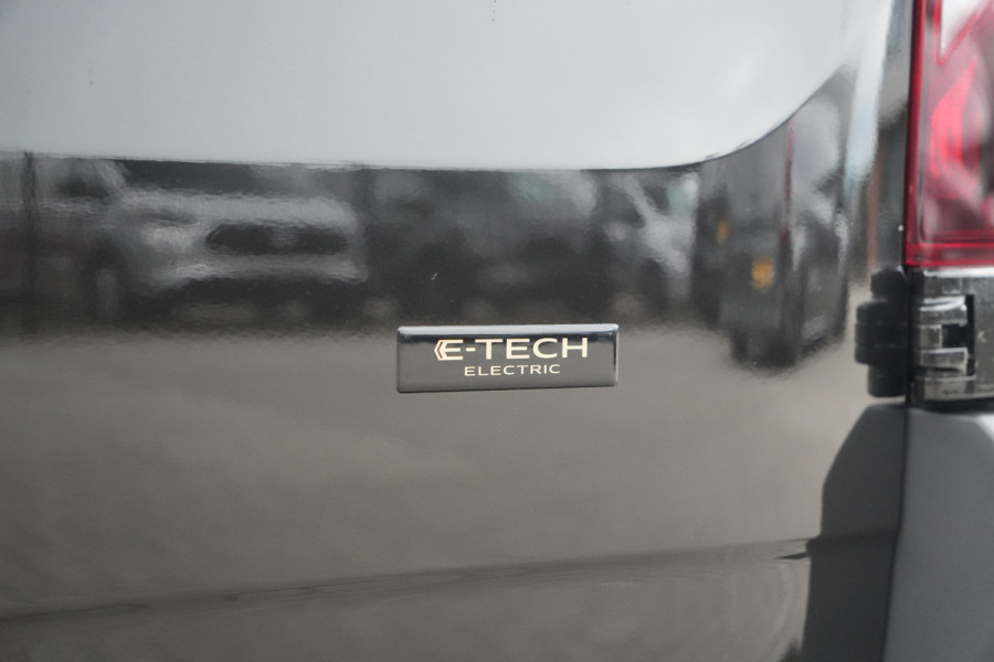 Renault Master E-Tech T35 L3H2 Advance long range 87 kWh 143pk - Trekhaak - Camera - Cruise - LED - Carplay/Android - Rijklaar