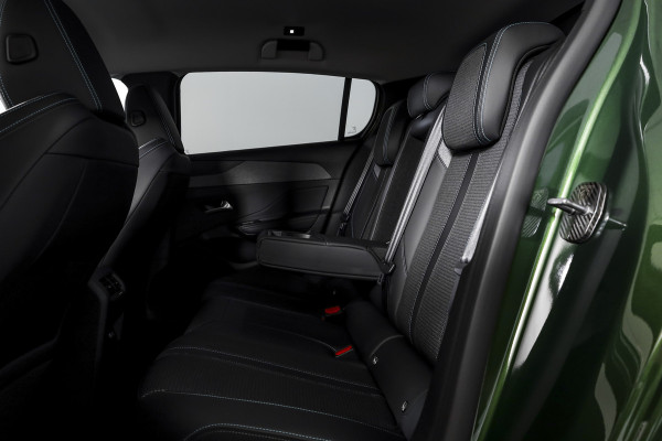 Peugeot 308 1.2 PureTech 130 PK Allure Pack Business | Dig.Cockpit | Adapt.Cruise | Stoelverwarming | 360 camera | NAV+App.Connect | Auto.Airco | LM 17" |