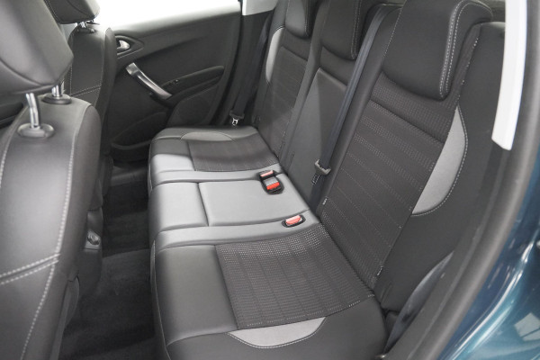 Peugeot 2008 PureTech 110 Allure | UNIEKE KLEUR! | Trekhaak | Camera | Apple Carplay | Parkeersensoren