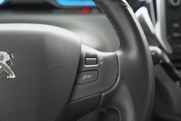 Peugeot 2008 PureTech 110 Allure | UNIEKE KLEUR! | Trekhaak | Camera | Apple Carplay | Parkeersensoren