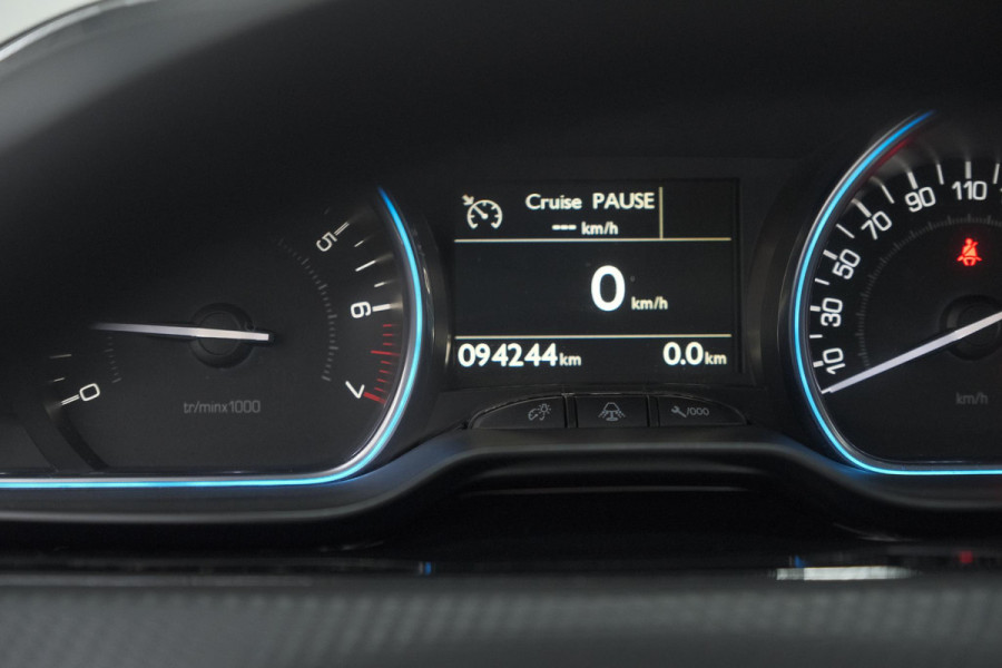 Peugeot 2008 PureTech 110 Allure | UNIEKE KLEUR! | Trekhaak | Camera | Apple Carplay | Parkeersensoren