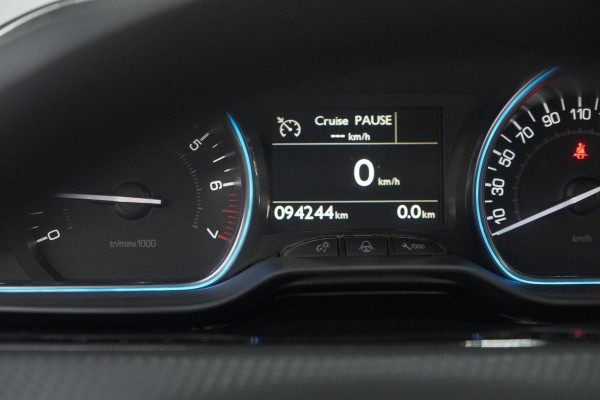 Peugeot 2008 PureTech 110 Allure | UNIEKE KLEUR! | Trekhaak | Camera | Apple Carplay | Parkeersensoren