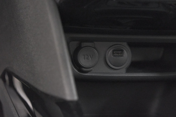 Peugeot 2008 PureTech 110 Allure | UNIEKE KLEUR! | Trekhaak | Camera | Apple Carplay | Parkeersensoren