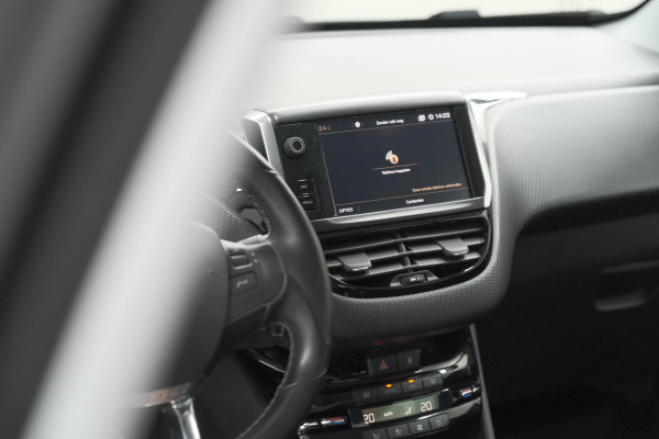 Peugeot 2008 PureTech 110 Allure | UNIEKE KLEUR! | Trekhaak | Camera | Apple Carplay | Parkeersensoren