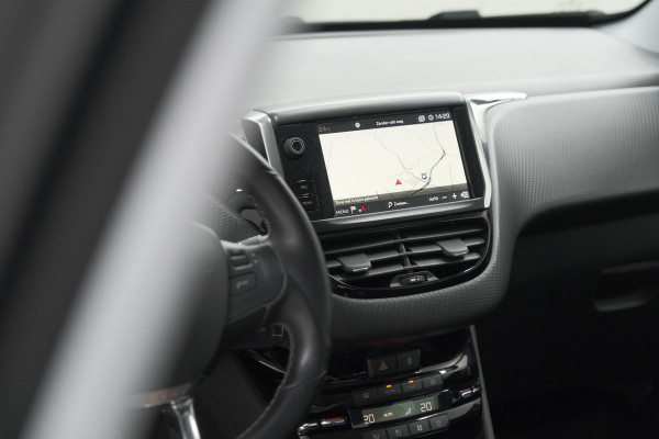 Peugeot 2008 PureTech 110 Allure | UNIEKE KLEUR! | Trekhaak | Camera | Apple Carplay | Parkeersensoren