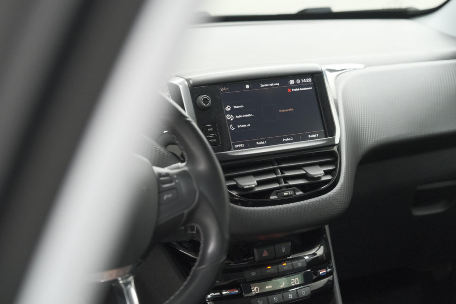Peugeot 2008 PureTech 110 Allure | UNIEKE KLEUR! | Trekhaak | Camera | Apple Carplay | Parkeersensoren