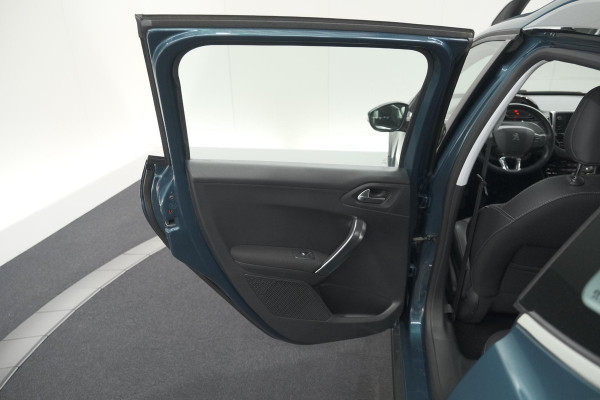 Peugeot 2008 PureTech 110 Allure | UNIEKE KLEUR! | Trekhaak | Camera | Apple Carplay | Parkeersensoren