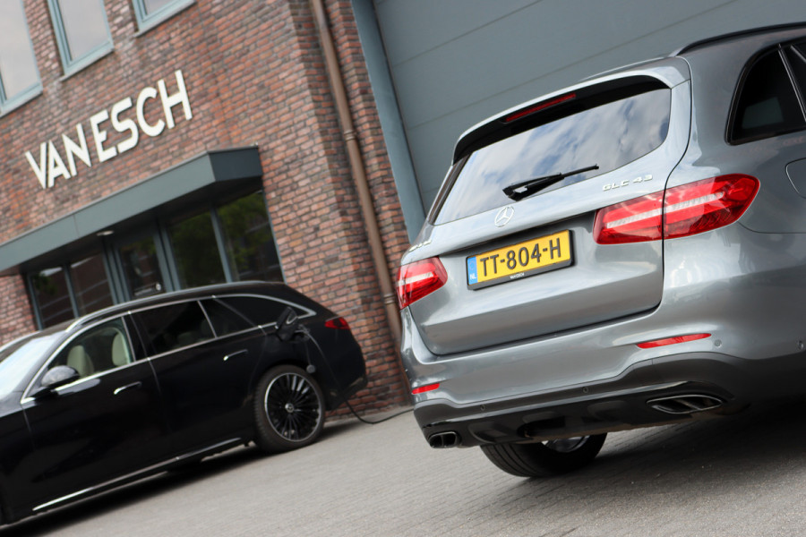 Mercedes-Benz GLC AMG 43 4MATIC | Luchtvering | Distronic+ | Carbon | Memory | Burmester | Panoramadak | HUD | Trekhaak | Nightpakket | Leder | Surround Camera | Keyless Go |