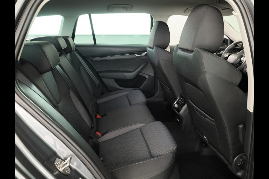 Škoda Octavia Combi Business Edition Plus m-HEV 1.5 TSI 150 pk 7 versn. DSG | Winter pakket | Lichtmetalen velgen 18" Lerna Antraciet