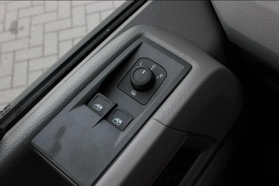 Volkswagen Crafter 2.0 TDI L3H3 Highline LED / XENON / APPLE CARPLAY / NAVIGATIE / DSG / FULL BLACK / 140PK / AUTOMAAT / NEW MODEL