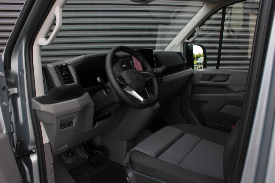 Volkswagen Crafter 2.0 TDI L3H3 Highline LED / XENON / APPLE CARPLAY / NAVIGATIE / DSG / FULL BLACK / 140PK / AUTOMAAT / NEW MODEL