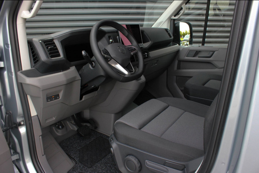 Volkswagen Crafter 2.0 TDI L3H3 Highline LED / XENON / APPLE CARPLAY / NAVIGATIE / DSG / FULL BLACK / 140PK / AUTOMAAT / NEW MODEL