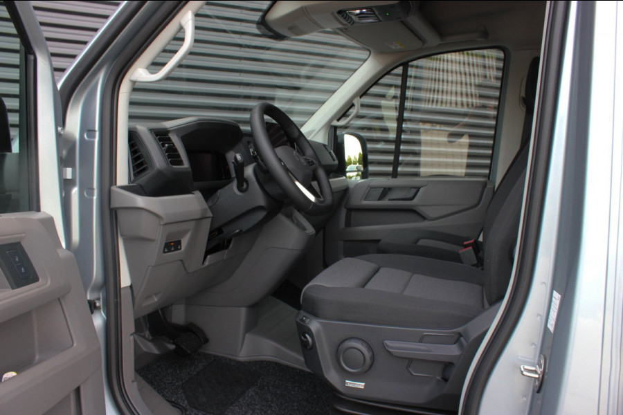 Volkswagen Crafter 2.0 TDI L3H3 Highline LED / XENON / APPLE CARPLAY / NAVIGATIE / DSG / FULL BLACK / 140PK / AUTOMAAT / NEW MODEL