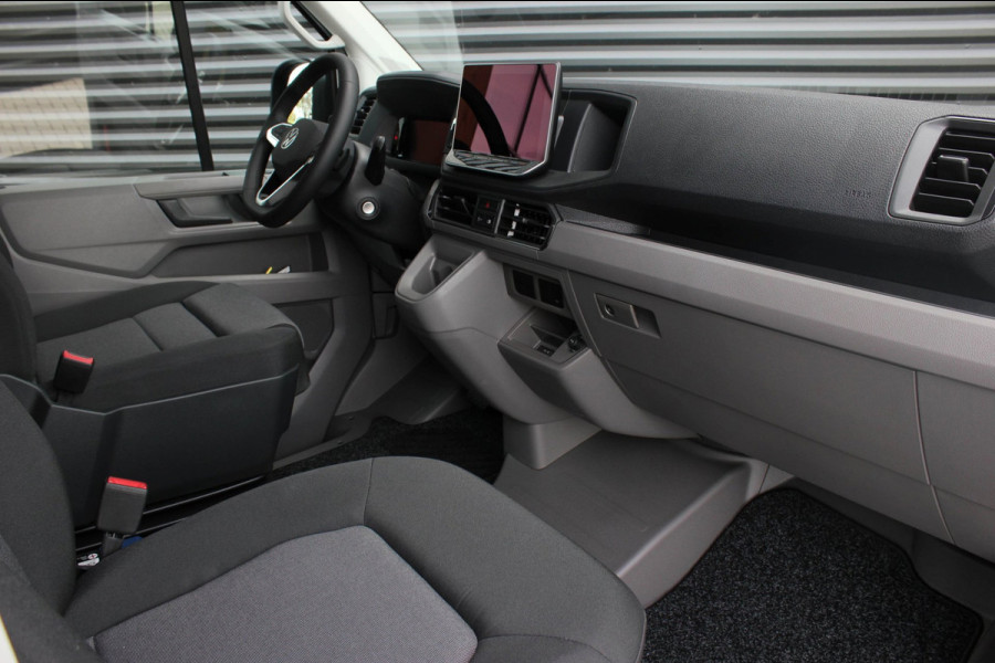 Volkswagen Crafter 2.0 TDI L3H3 Highline LED / XENON / APPLE CARPLAY / NAVIGATIE / DSG / FULL BLACK / 140PK / AUTOMAAT / NEW MODEL