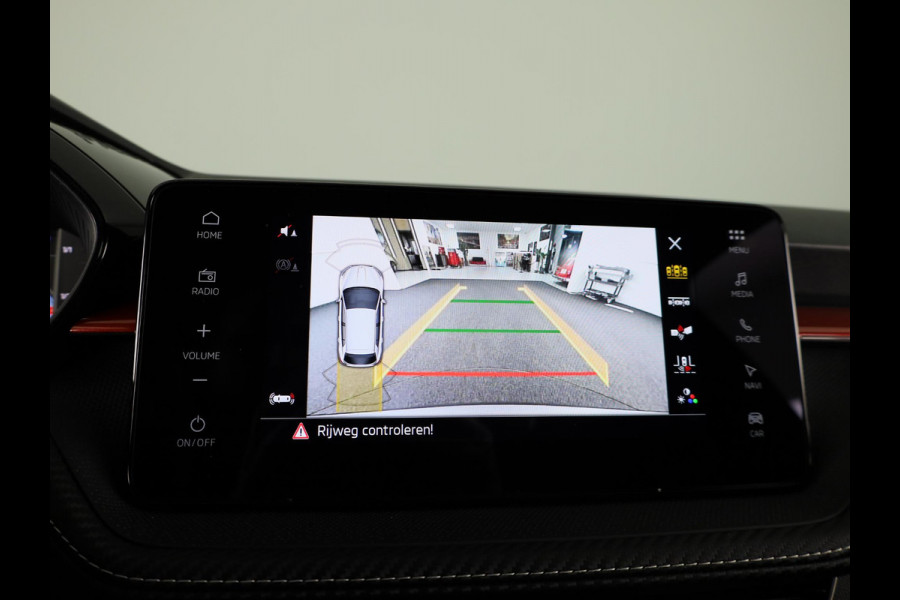 Škoda Fabia Monte Carlo 1.0 TSI 115 pk 7 versn. DSG | Navigatie pakket | Travel assist | Licht en Zicht plus | Verwarmbare voorstoelen | 18 inch lichtmetalen velgen