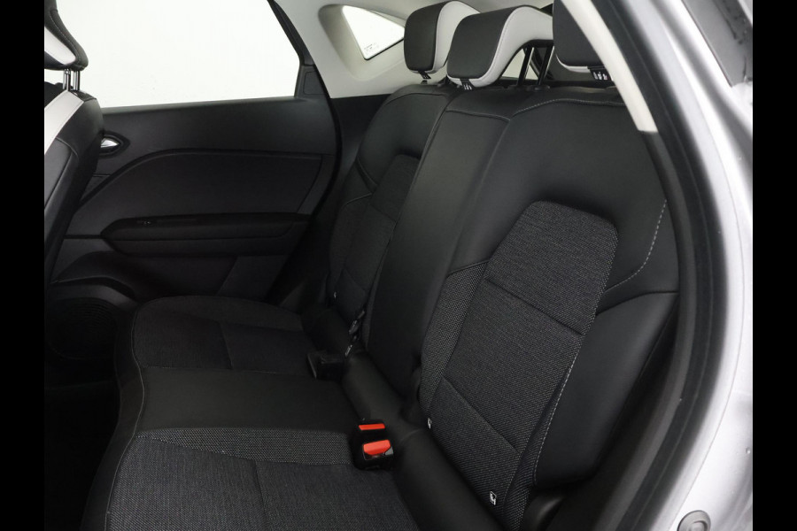 Renault Captur 1.3 TCe 140 PK INTENS 1e EIG GARANTIE 5-2032! NAVIGATIE . PARKEERSENSOREN VOOR & ACHTER .