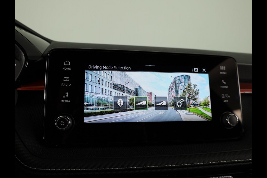 Škoda Fabia Monte Carlo 1.0 TSI 95 pk 5 versn. Hand | Verwarmbare voorstoelen | Travel Assist | Hill Hold