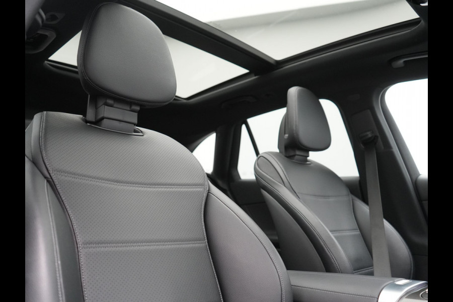 Mercedes-Benz GLC 300e 4MATIC Avantgarde PHEV 313pk Dealer O.H. | Panodak | Adaptive Cruise | Burmester 3D | Camera | Lederen Sportstoelen Memory & Verwarmd | Stuur Verwarmd | Sfeerverlichting | Apple Carplay | Blis | Navigatie | DAB | 19"L.M | Plug In Hybrid |