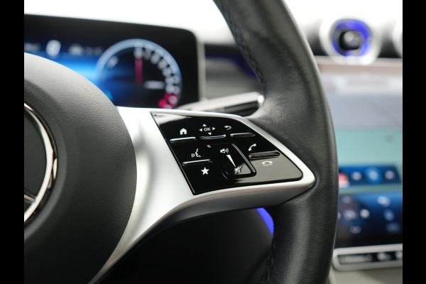 Mercedes-Benz GLC 300e 4MATIC Avantgarde PHEV 313pk Dealer O.H. | Panodak | Adaptive Cruise | Burmester 3D | Camera | Lederen Sportstoelen Memory & Verwarmd | Stuur Verwarmd | Sfeerverlichting | Apple Carplay | Blis | Navigatie | DAB | 19"L.M | Plug In Hybrid |
