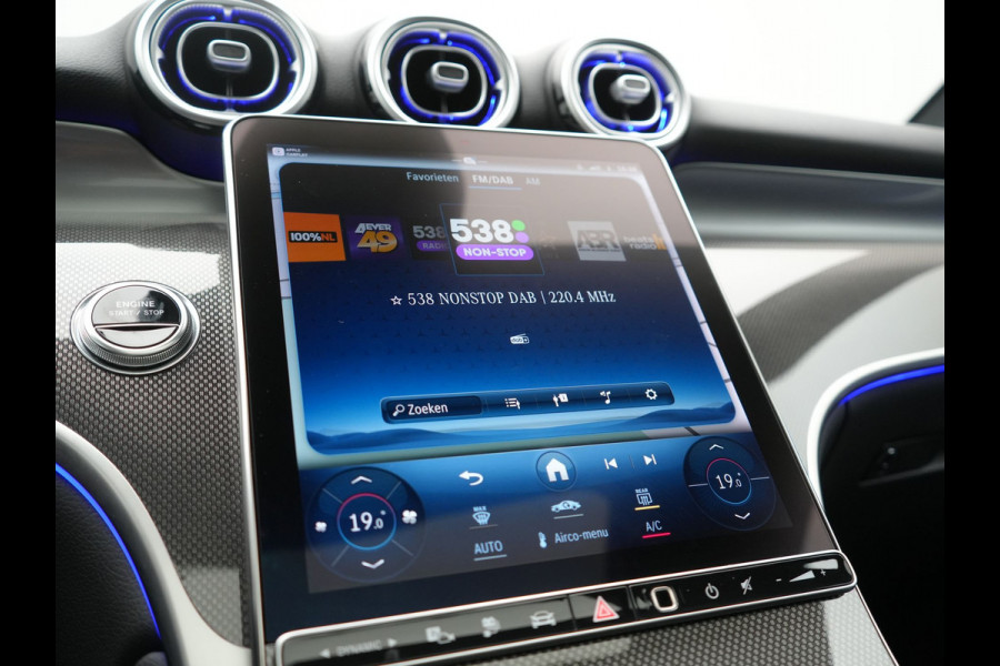 Mercedes-Benz GLC 300e 4MATIC Avantgarde PHEV 313pk Dealer O.H. | Panodak | Adaptive Cruise | Burmester 3D | Camera | Lederen Sportstoelen Memory & Verwarmd | Stuur Verwarmd | Sfeerverlichting | Apple Carplay | Blis | Navigatie | DAB | 19"L.M | Plug In Hybrid |
