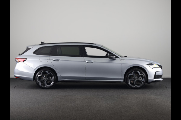 Škoda Superb Combi Sportline Business PHEV 1.5 TSI 204 pk 6 versn. DSG | Panoramadak | Wegklapbare trekhaak | Winter pakket | 19 inch lichtmetalen velgen