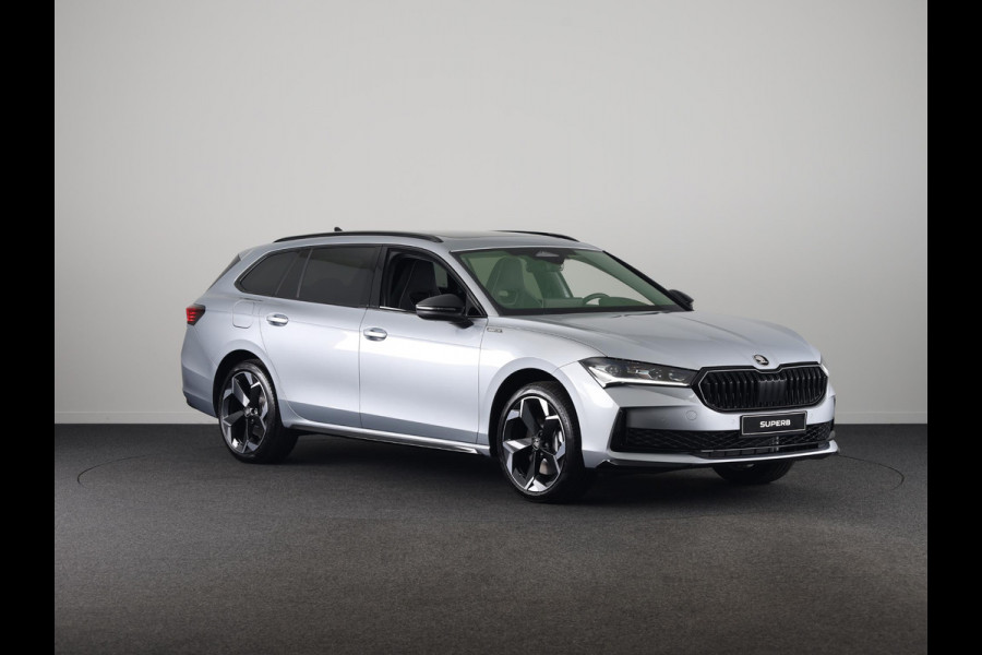 Škoda Superb Combi Sportline Business PHEV 1.5 TSI 204 pk 6 versn. DSG | Panoramadak | Wegklapbare trekhaak | Winter pakket | 19 inch lichtmetalen velgen