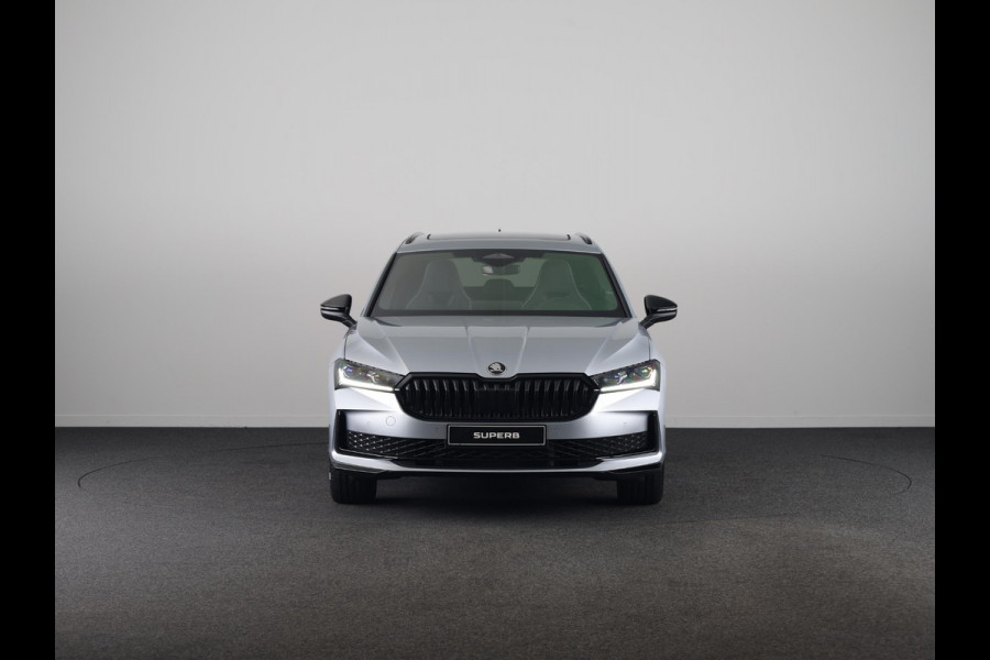 Škoda Superb Combi Sportline Business PHEV 1.5 TSI 204 pk 6 versn. DSG | Panoramadak | Wegklapbare trekhaak | Winter pakket | 19 inch lichtmetalen velgen