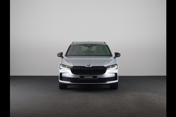 Škoda Superb Combi Sportline Business PHEV 1.5 TSI 204 pk 6 versn. DSG | Panoramadak | Wegklapbare trekhaak | Winter pakket | 19 inch lichtmetalen velgen