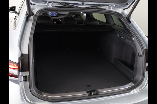 Škoda Superb Combi Sportline Business PHEV 1.5 TSI 204 pk 6 versn. DSG | Panoramadak | Wegklapbare trekhaak | Winter pakket | 19 inch lichtmetalen velgen