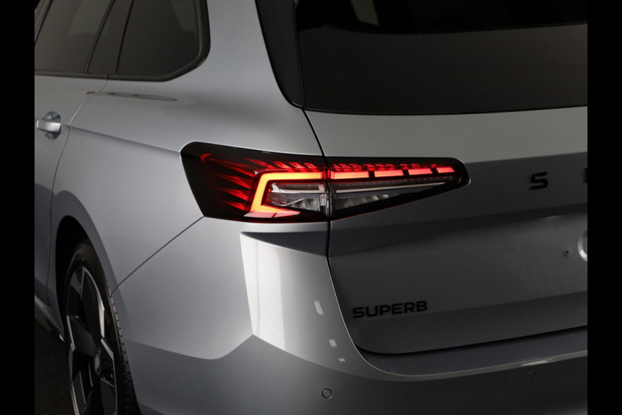 Škoda Superb Combi Sportline Business PHEV 1.5 TSI 204 pk 6 versn. DSG | Panoramadak | Wegklapbare trekhaak | Winter pakket | 19 inch lichtmetalen velgen