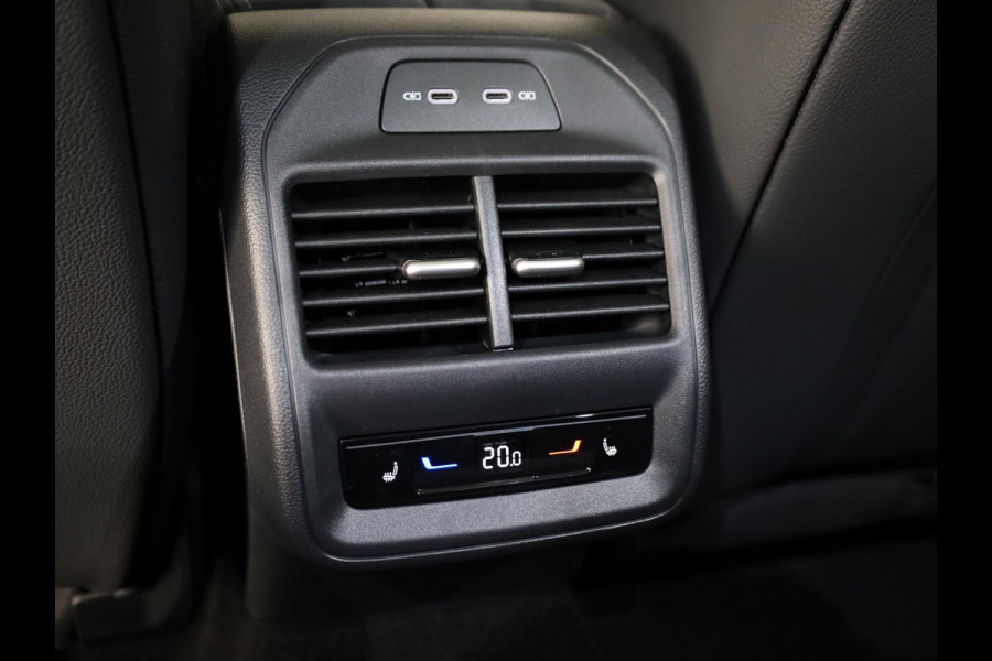 Škoda Superb Combi Sportline Business PHEV 1.5 TSI 204 pk 6 versn. DSG | Panoramadak | Wegklapbare trekhaak | Winter pakket | 19 inch lichtmetalen velgen