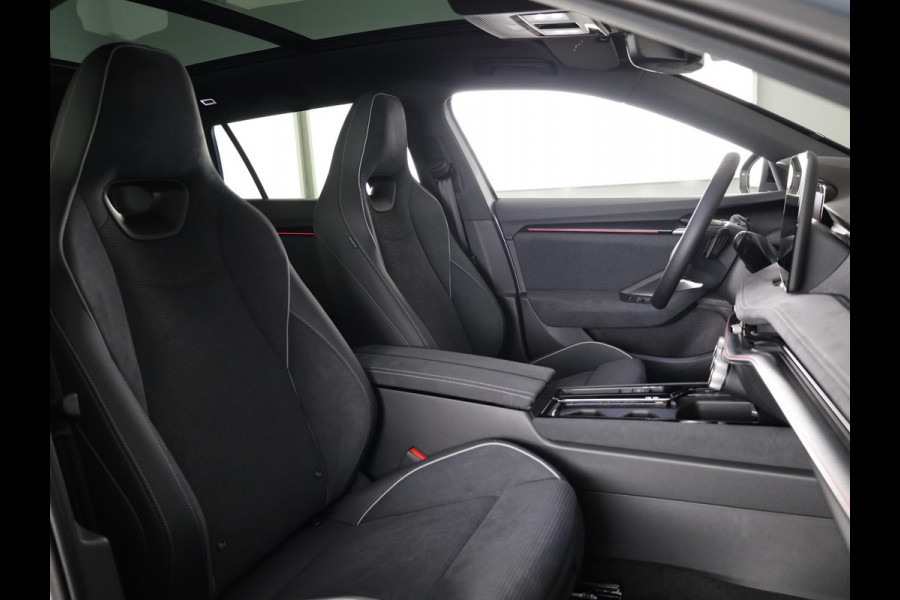 Škoda Superb Combi Sportline Business PHEV 1.5 TSI 204 pk 6 versn. DSG | Panoramadak | Wegklapbare trekhaak | Winter pakket | 19 inch lichtmetalen velgen