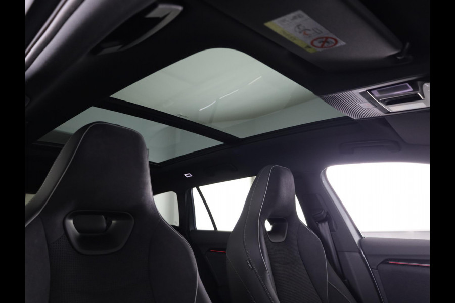 Škoda Superb Combi Sportline Business PHEV 1.5 TSI 204 pk 6 versn. DSG | Panoramadak | Wegklapbare trekhaak | Winter pakket | 19 inch lichtmetalen velgen