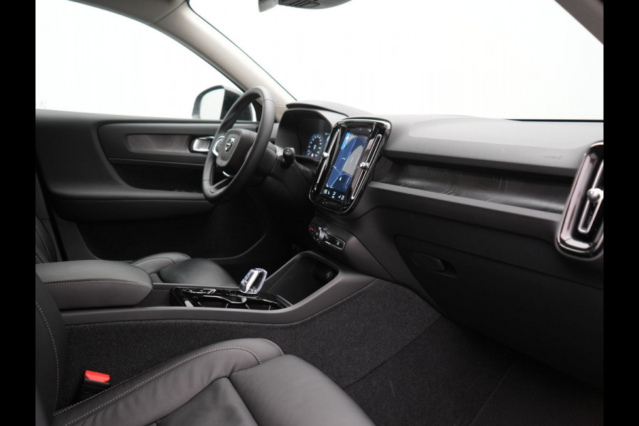 Volvo XC40 T5 Plus Dark PHEV 262pk Dealer O.H. | Adaptive Cruise | 360 Camera | Harman / Kardon | Lederen Sportstoelen Memory & Verwarmd | Keyless | Blis | Stuur Verwarmd | Apple Carplay | Navigatie | DAB | 19"L.M | Plug In Hybrid |