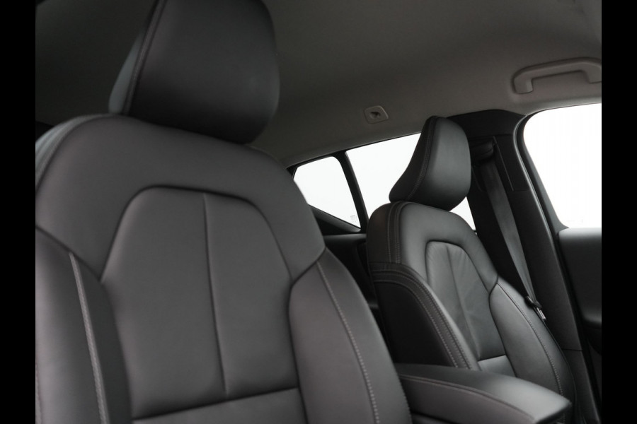 Volvo XC40 T5 Plus Dark PHEV 262pk Dealer O.H. | Adaptive Cruise | 360 Camera | Harman / Kardon | Lederen Sportstoelen Memory & Verwarmd | Keyless | Blis | Stuur Verwarmd | Apple Carplay | Navigatie | DAB | 19"L.M | Plug In Hybrid |