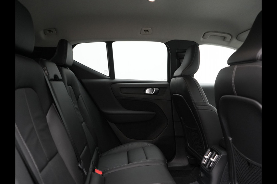 Volvo XC40 T5 Plus Dark PHEV 262pk Dealer O.H. | Adaptive Cruise | 360 Camera | Harman / Kardon | Lederen Sportstoelen Memory & Verwarmd | Keyless | Blis | Stuur Verwarmd | Apple Carplay | Navigatie | DAB | 19"L.M | Plug In Hybrid |