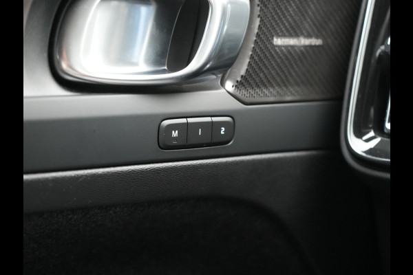 Volvo XC40 T5 Plus Dark PHEV 262pk Dealer O.H. | Adaptive Cruise | 360 Camera | Harman / Kardon | Lederen Sportstoelen Memory & Verwarmd | Keyless | Blis | Stuur Verwarmd | Apple Carplay | Navigatie | DAB | 19"L.M | Plug In Hybrid |