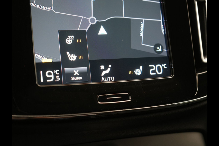 Volvo XC40 T5 Plus Dark PHEV 262pk Dealer O.H. | Adaptive Cruise | 360 Camera | Harman / Kardon | Lederen Sportstoelen Memory & Verwarmd | Keyless | Blis | Stuur Verwarmd | Apple Carplay | Navigatie | DAB | 19"L.M | Plug In Hybrid |