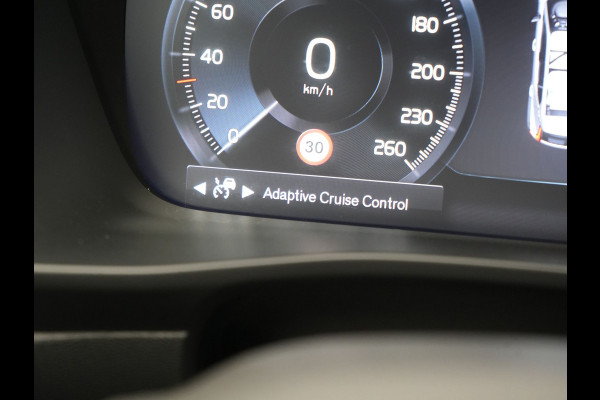 Volvo XC40 T5 Plus Dark PHEV 262pk Dealer O.H. | Adaptive Cruise | 360 Camera | Harman / Kardon | Lederen Sportstoelen Memory & Verwarmd | Keyless | Blis | Stuur Verwarmd | Apple Carplay | Navigatie | DAB | 19"L.M | Plug In Hybrid |
