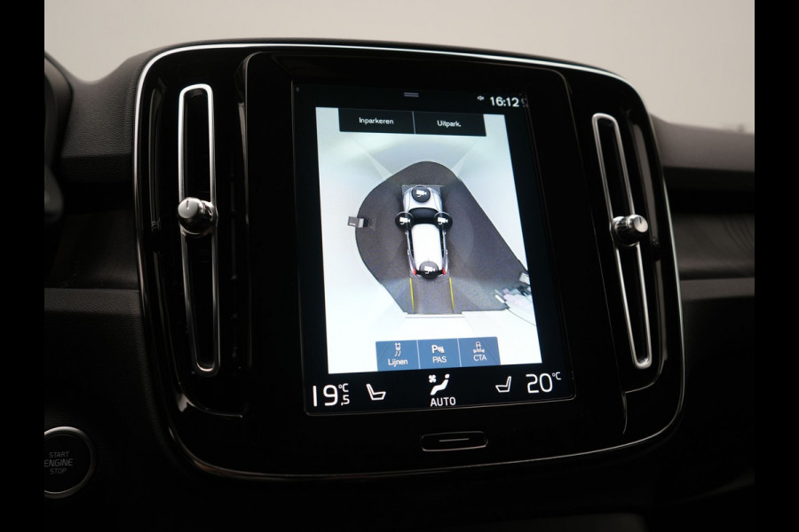 Volvo XC40 T5 Plus Dark PHEV 262pk Dealer O.H. | Adaptive Cruise | 360 Camera | Harman / Kardon | Lederen Sportstoelen Memory & Verwarmd | Keyless | Blis | Stuur Verwarmd | Apple Carplay | Navigatie | DAB | 19"L.M | Plug In Hybrid |