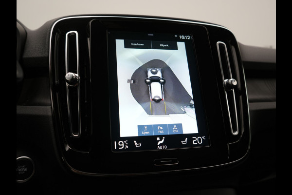 Volvo XC40 T5 Plus Dark PHEV 262pk Dealer O.H. | Adaptive Cruise | 360 Camera | Harman / Kardon | Lederen Sportstoelen Memory & Verwarmd | Keyless | Blis | Stuur Verwarmd | Apple Carplay | Navigatie | DAB | 19"L.M | Plug In Hybrid |