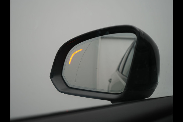 Volvo XC40 T5 Plus Dark PHEV 262pk Dealer O.H. | Adaptive Cruise | 360 Camera | Harman / Kardon | Lederen Sportstoelen Memory & Verwarmd | Keyless | Blis | Stuur Verwarmd | Apple Carplay | Navigatie | DAB | 19"L.M | Plug In Hybrid |