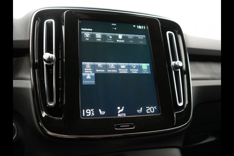 Volvo XC40 T5 Plus Dark PHEV 262pk Dealer O.H. | Adaptive Cruise | 360 Camera | Harman / Kardon | Lederen Sportstoelen Memory & Verwarmd | Keyless | Blis | Stuur Verwarmd | Apple Carplay | Navigatie | DAB | 19"L.M | Plug In Hybrid |