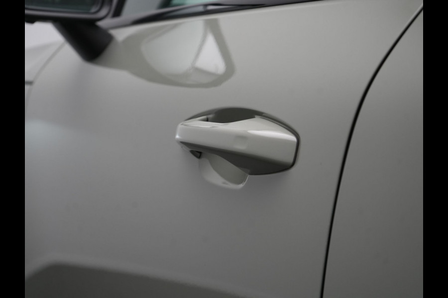 Volvo XC40 T5 Plus Dark PHEV 262pk Dealer O.H. | Adaptive Cruise | 360 Camera | Harman / Kardon | Lederen Sportstoelen Memory & Verwarmd | Keyless | Blis | Stuur Verwarmd | Apple Carplay | Navigatie | DAB | 19"L.M | Plug In Hybrid |