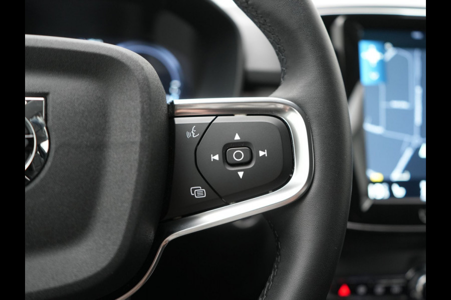 Volvo XC40 T5 Plus Dark PHEV 262pk Dealer O.H. | Adaptive Cruise | 360 Camera | Harman / Kardon | Lederen Sportstoelen Memory & Verwarmd | Keyless | Blis | Stuur Verwarmd | Apple Carplay | Navigatie | DAB | 19"L.M | Plug In Hybrid |